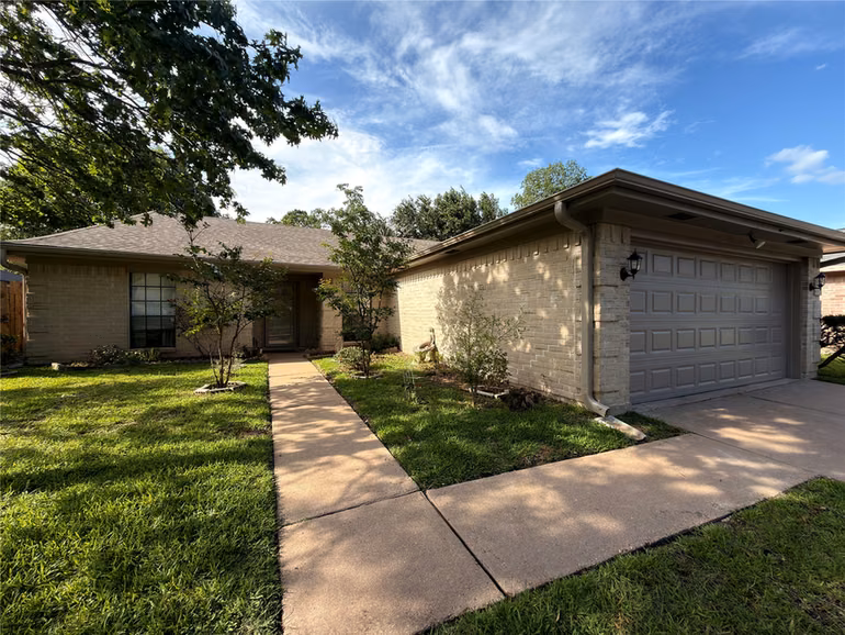 Photo 3 of 12014 Woolford Drive, Houston, TX
