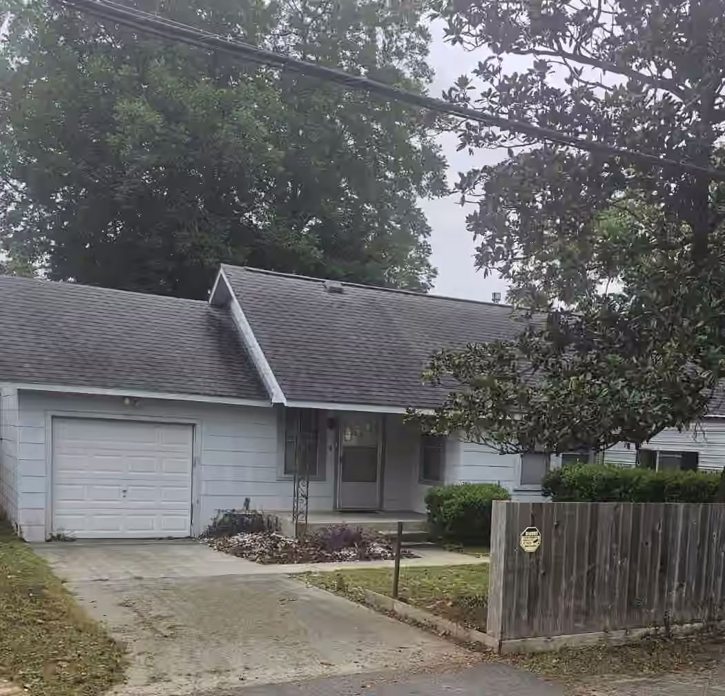 Photo of 817 S Main Street, Highlands, TX