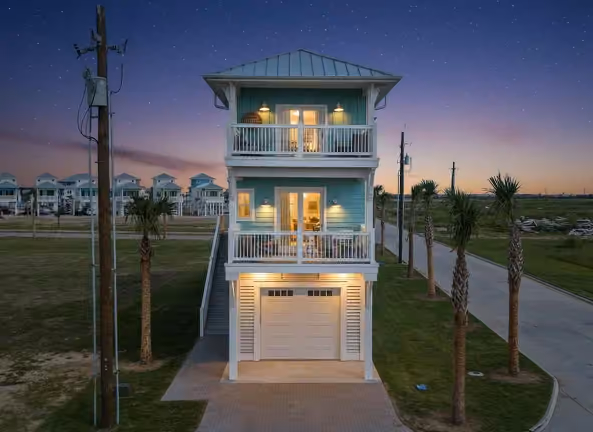Photo 2 of 817 Flip Flop Way, Crystal Beach, TX