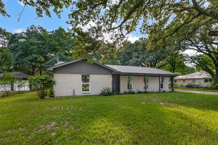 Photo of 9 N Amburn Road, Texas City, TX