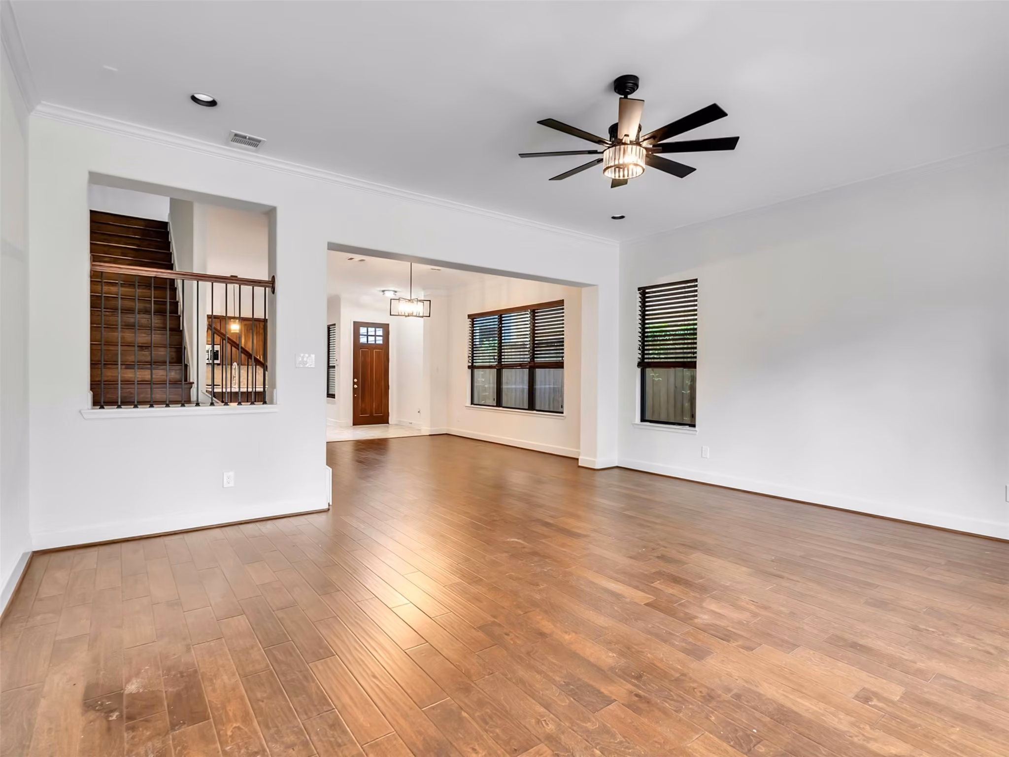 Photo 4 of 545 W 25th Street, Houston, TX