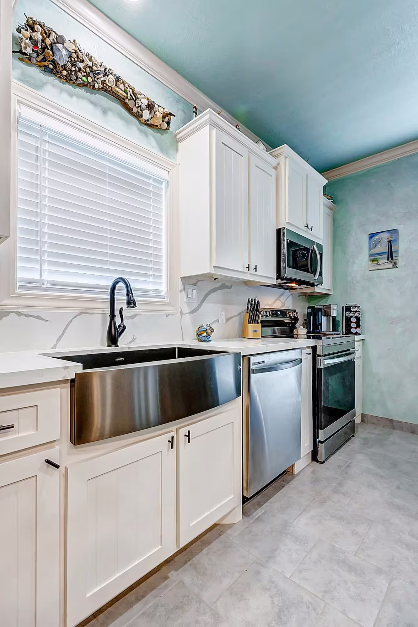 Photo 5 of 851 Palmetto Drive, Crystal Beach, TX