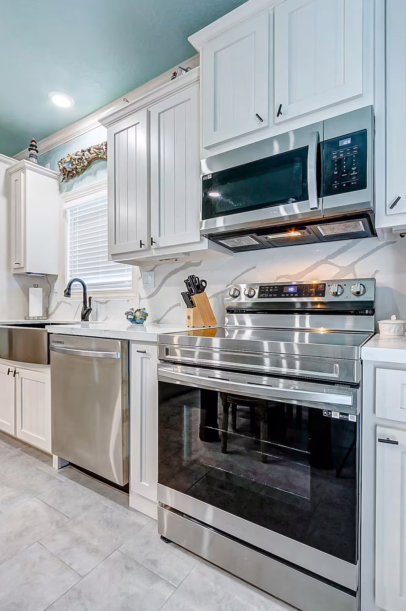 Photo 6 of 851 Palmetto Drive, Crystal Beach, TX