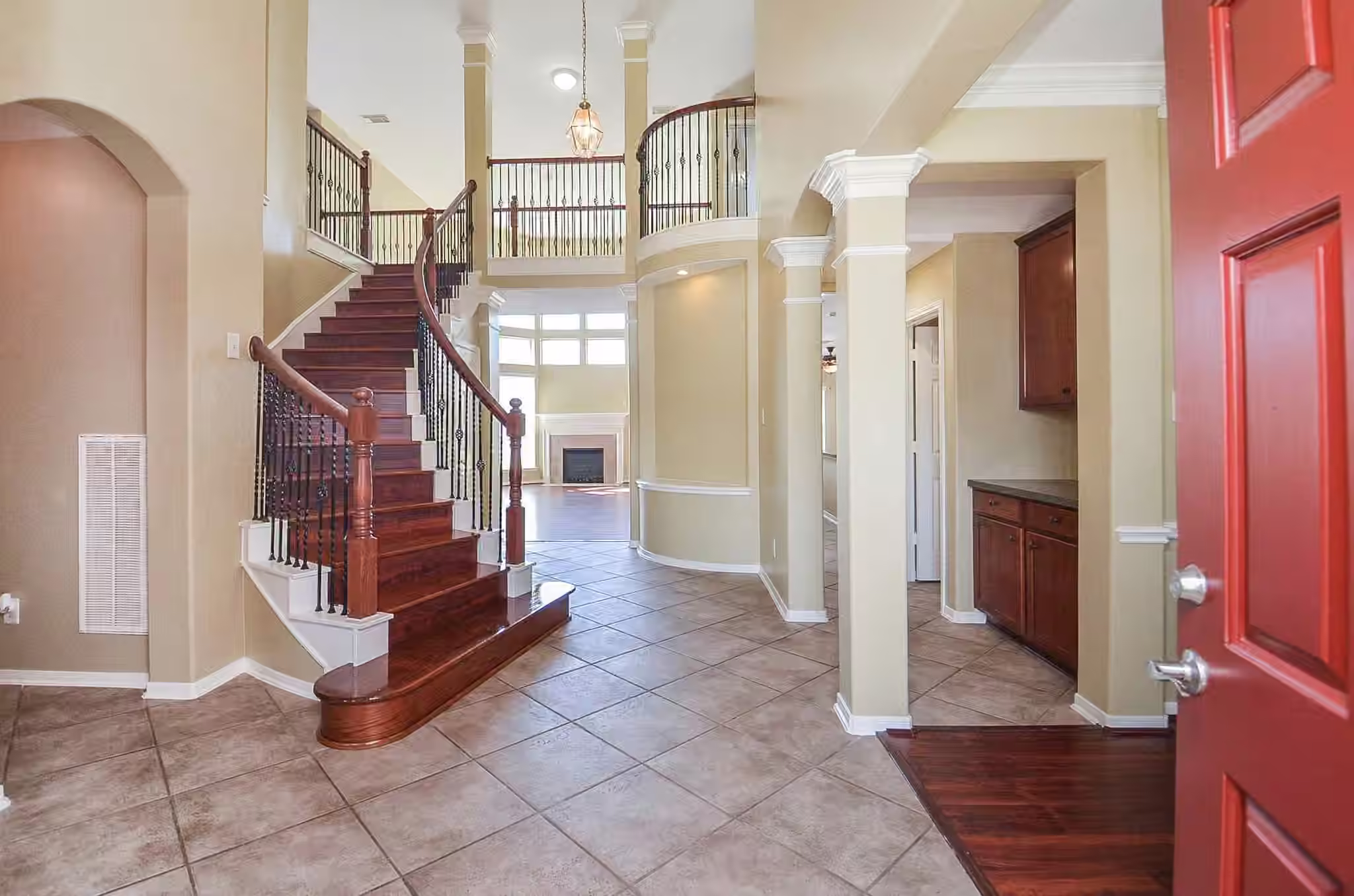 Photo 4 of 13109 Sunset Cliff Court, Sugar Land, TX