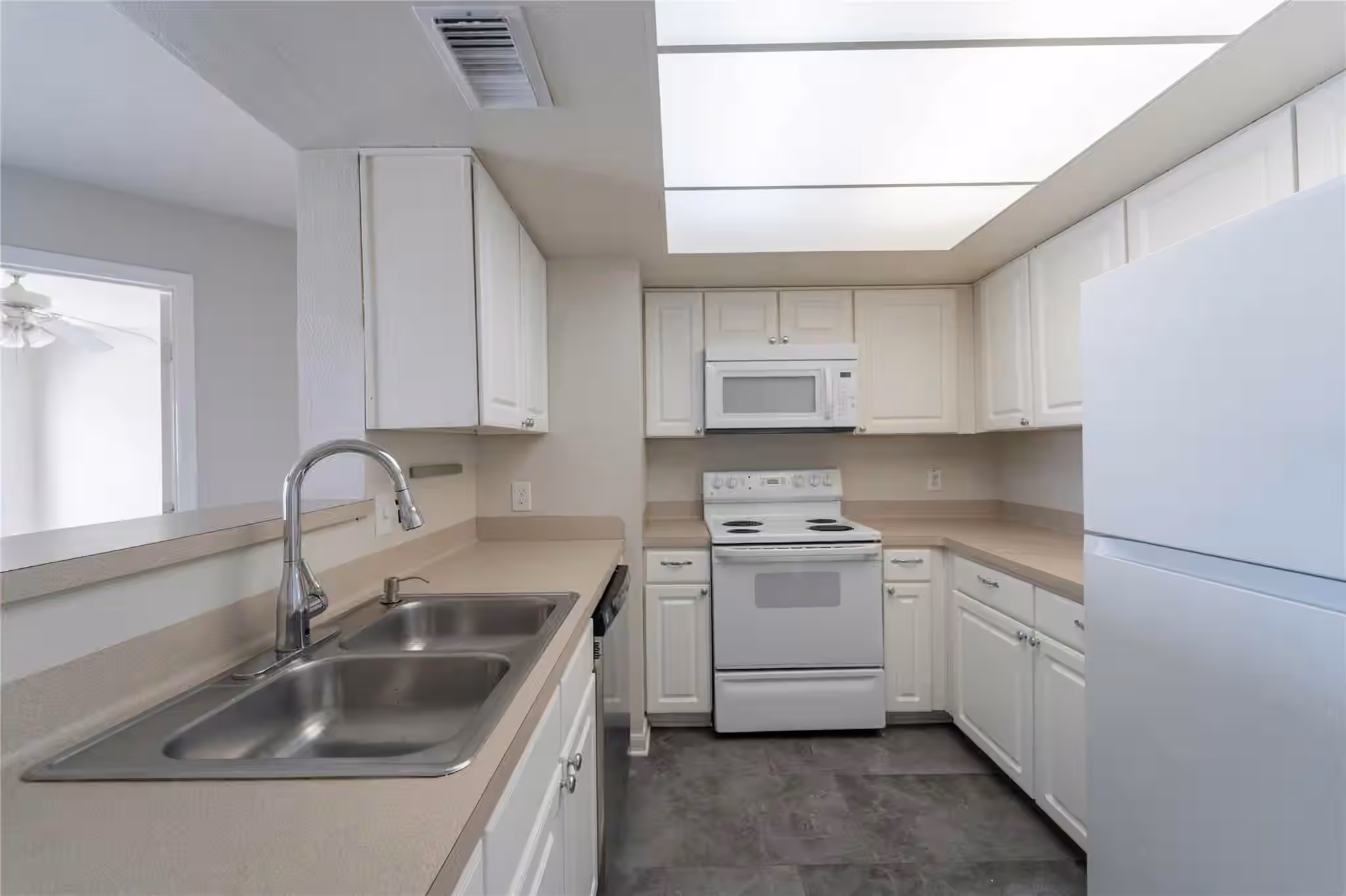 Photo 5 of 2824 S Bartell Drive 39, Houston, TX