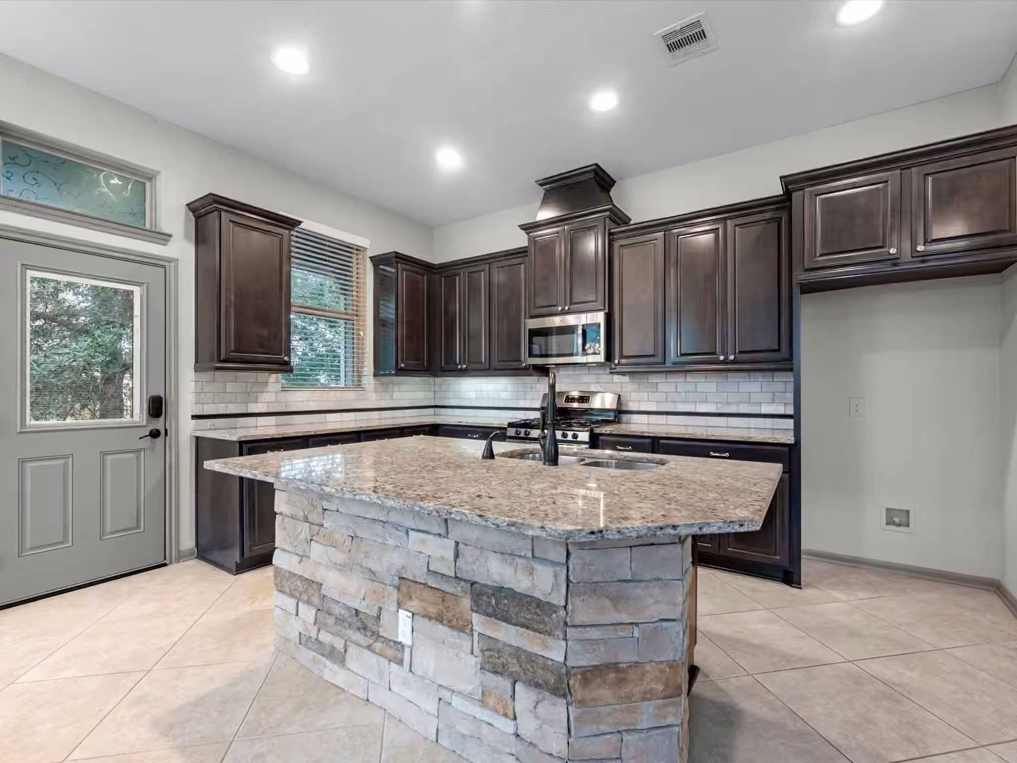 Photo 6 of 211 Cheswood Forest Place, Montgomery, TX