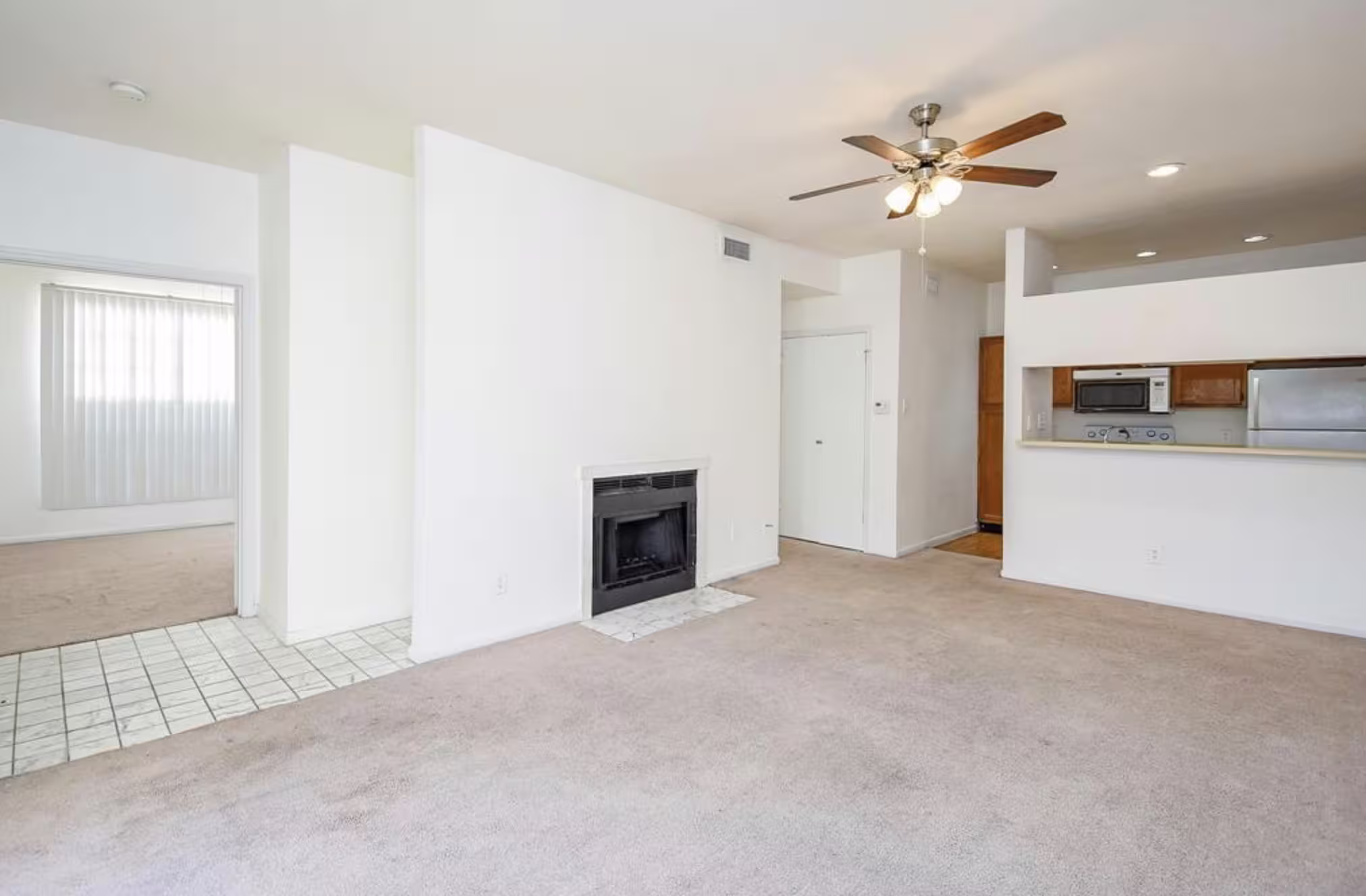 Photo 3 of 2121 El Paseo Street 1807, Houston, TX