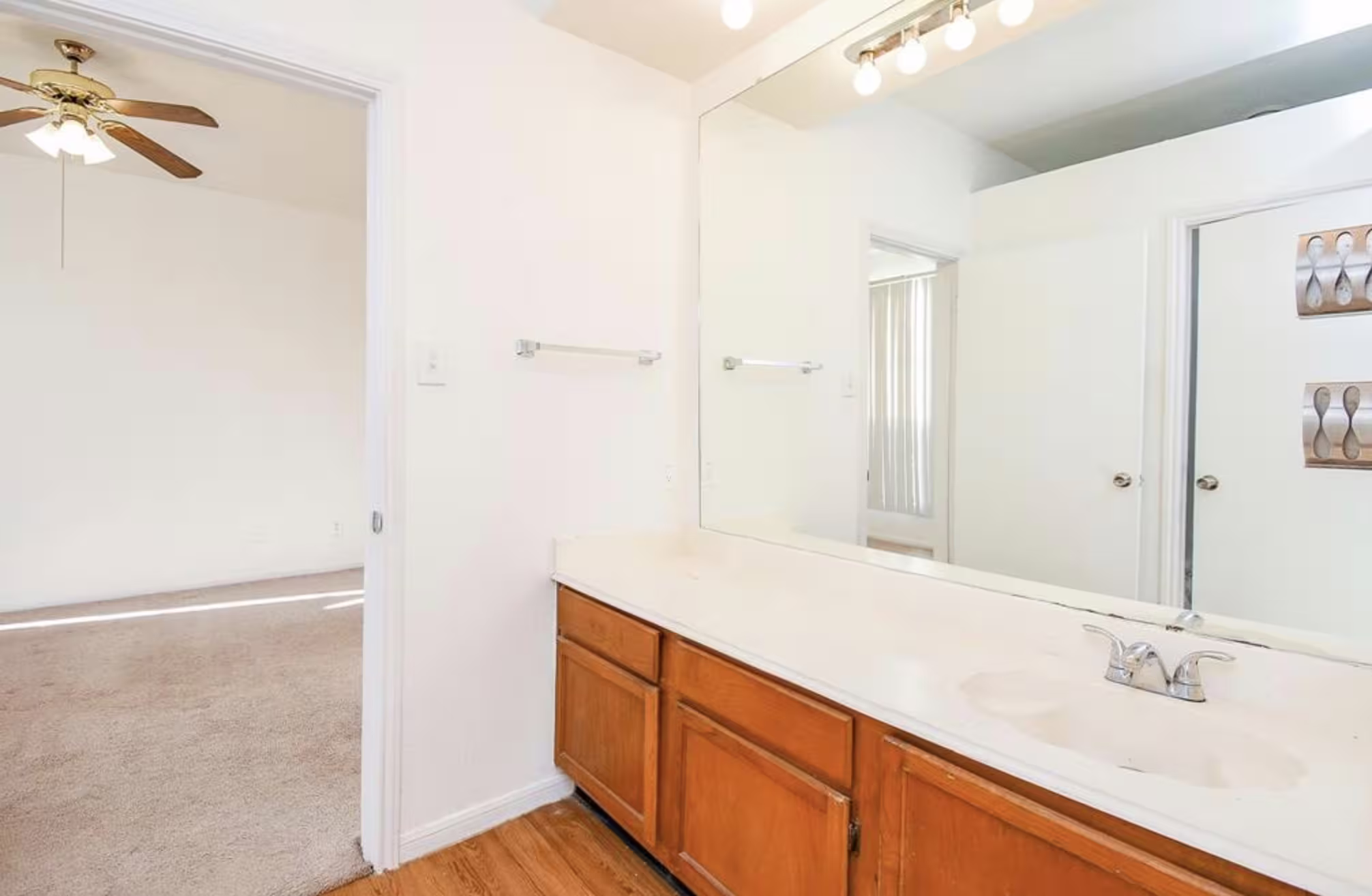Photo 5 of 2121 El Paseo Street 1807, Houston, TX