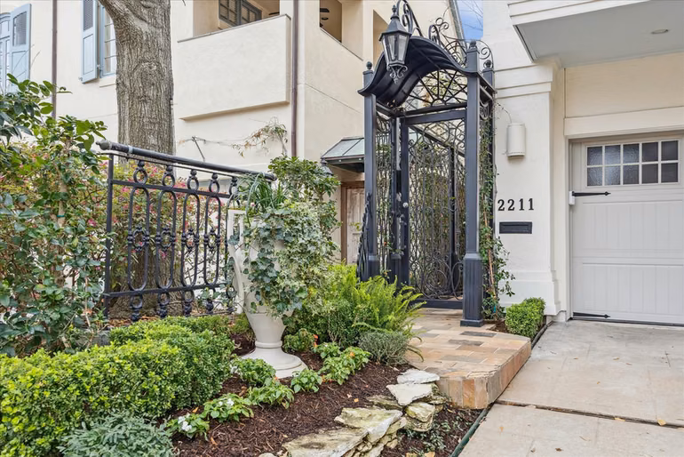 Photo 2 of 2211 Dunraven Lane, Houston, TX