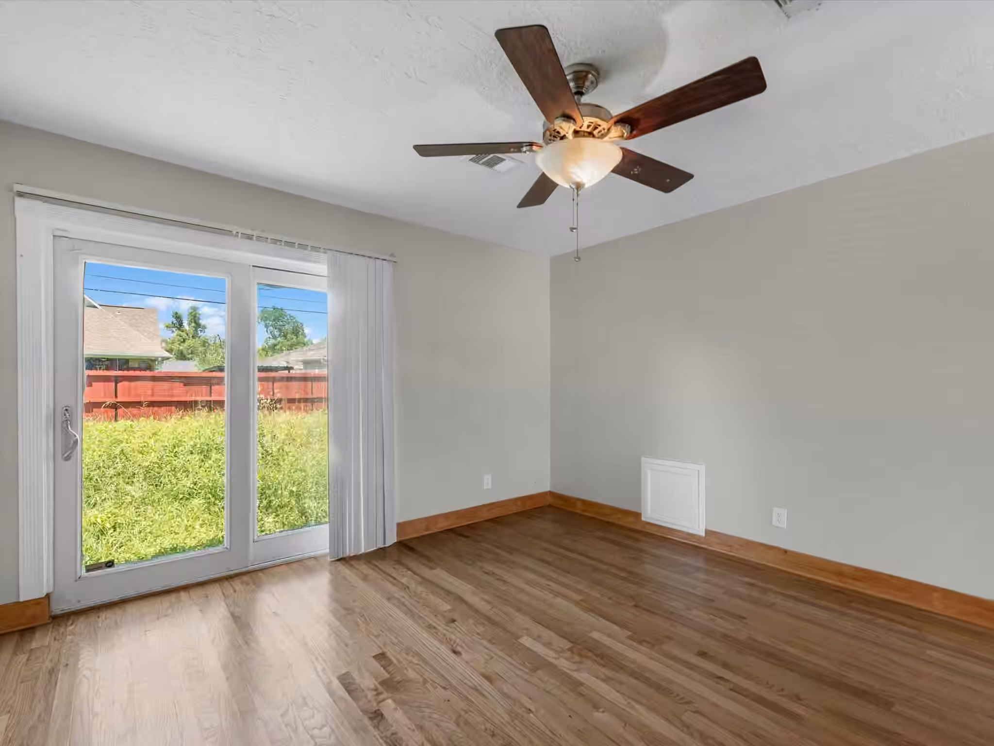 Photo 7 of 10319 Dunvegan Way, Houston, TX