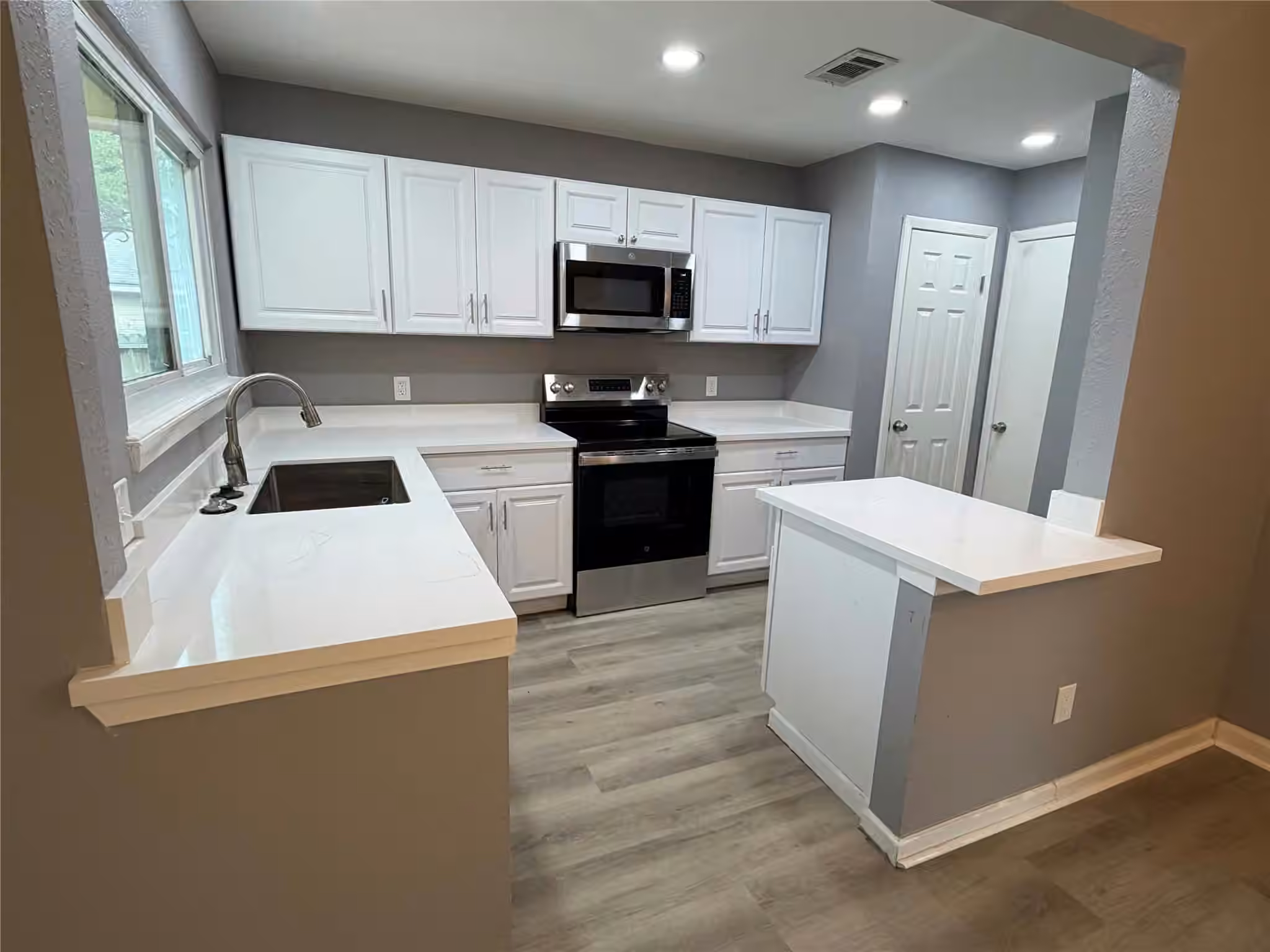 Photo 5 of 12791 Lake Conroe Hills Drive, Willis, TX