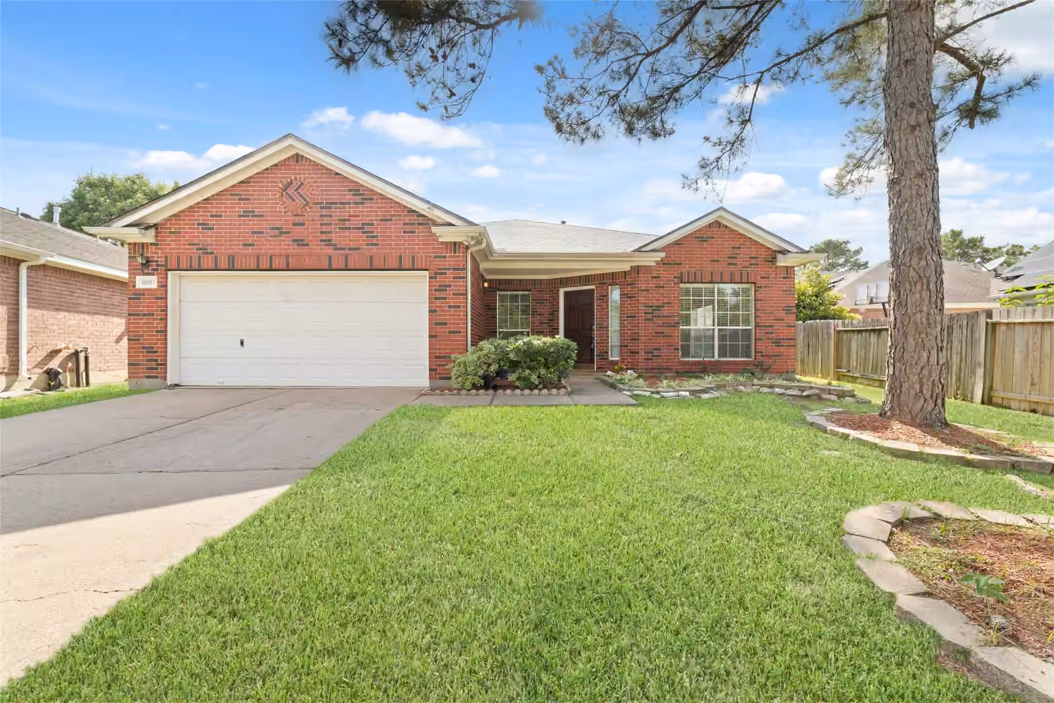 Photo of 10011 Redoak Pass Lane, Houston, TX
