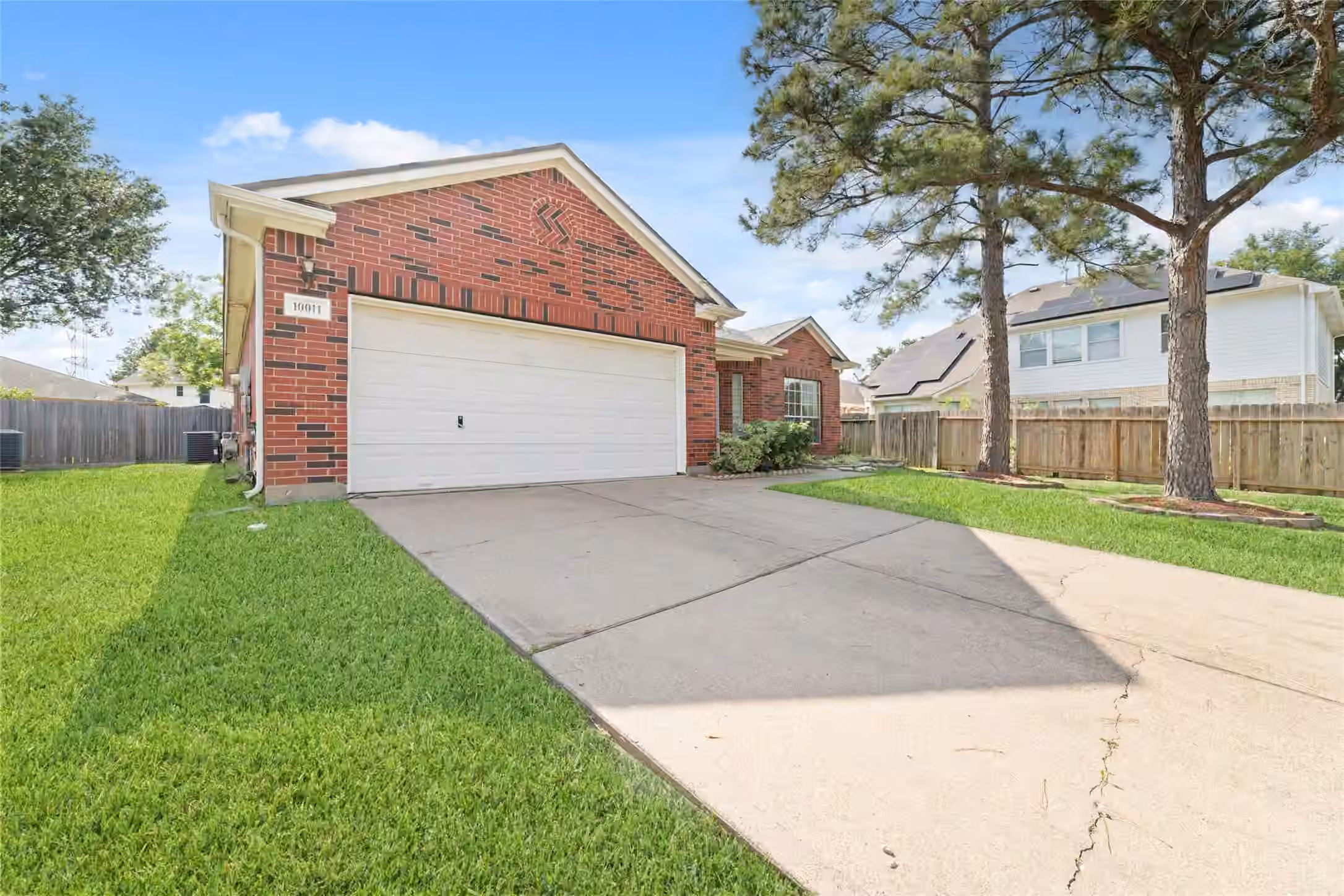 Photo 2 of 10011 Redoak Pass Lane, Houston, TX