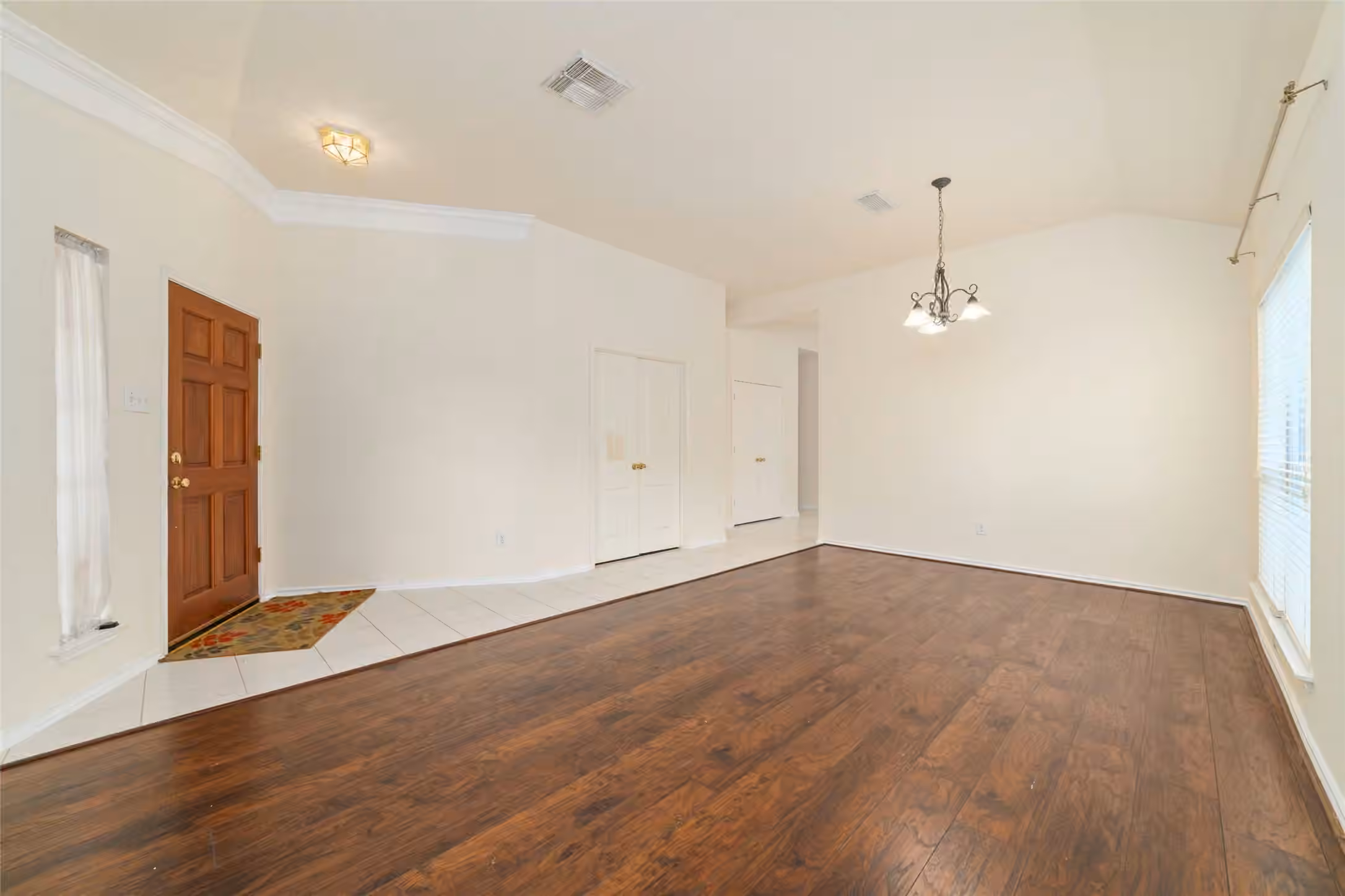 Photo 6 of 10011 Redoak Pass Lane, Houston, TX
