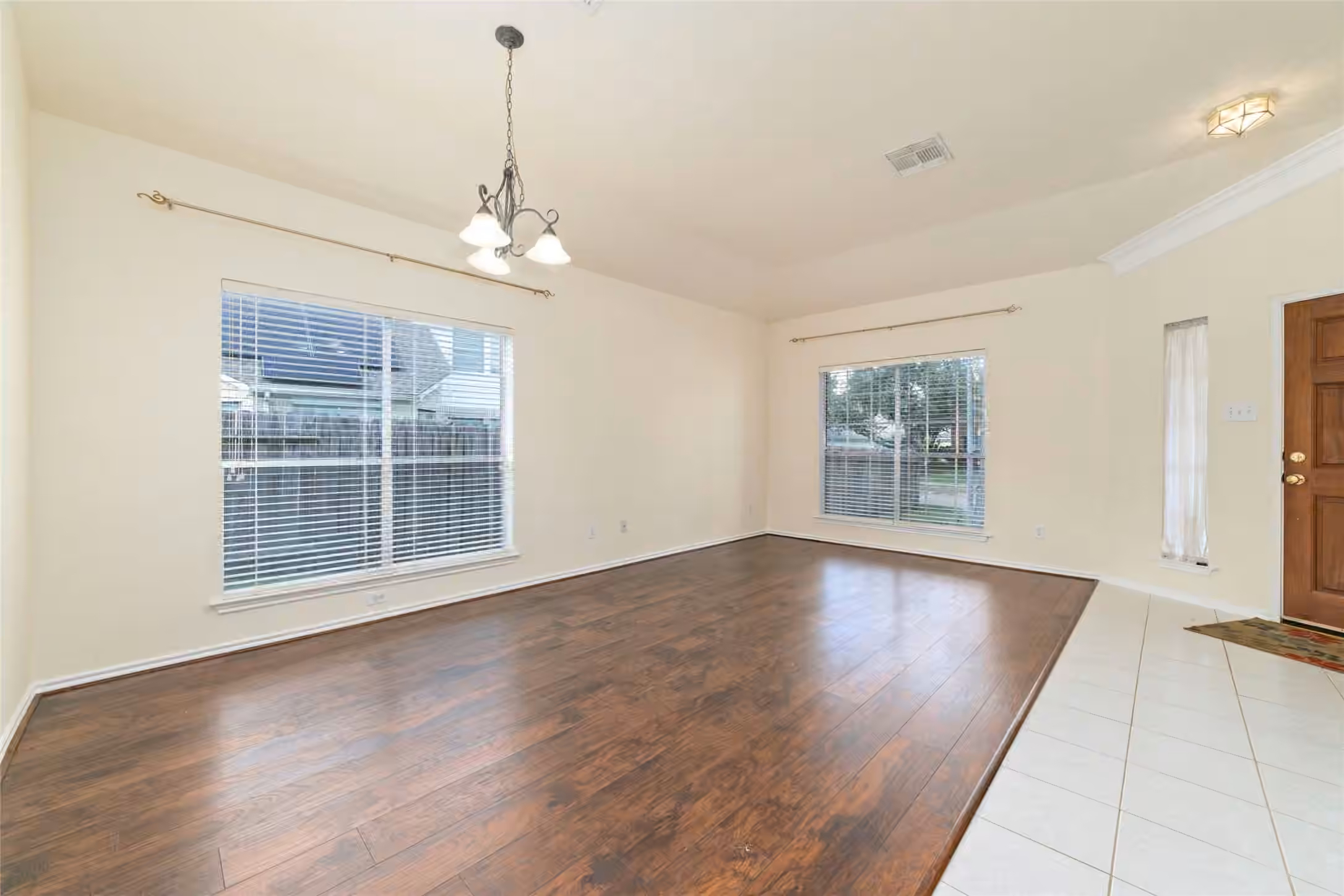 Photo 7 of 10011 Redoak Pass Lane, Houston, TX