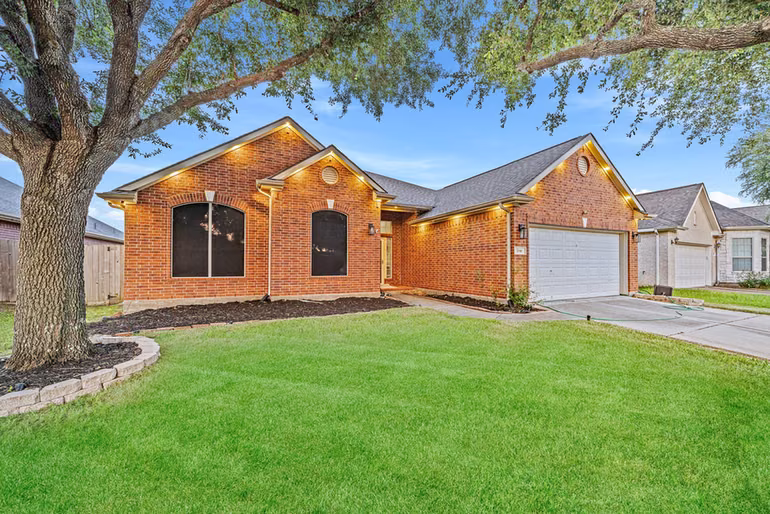 Photo 2 of 2010 Lincoln Crest Way, Sugar Land, TX