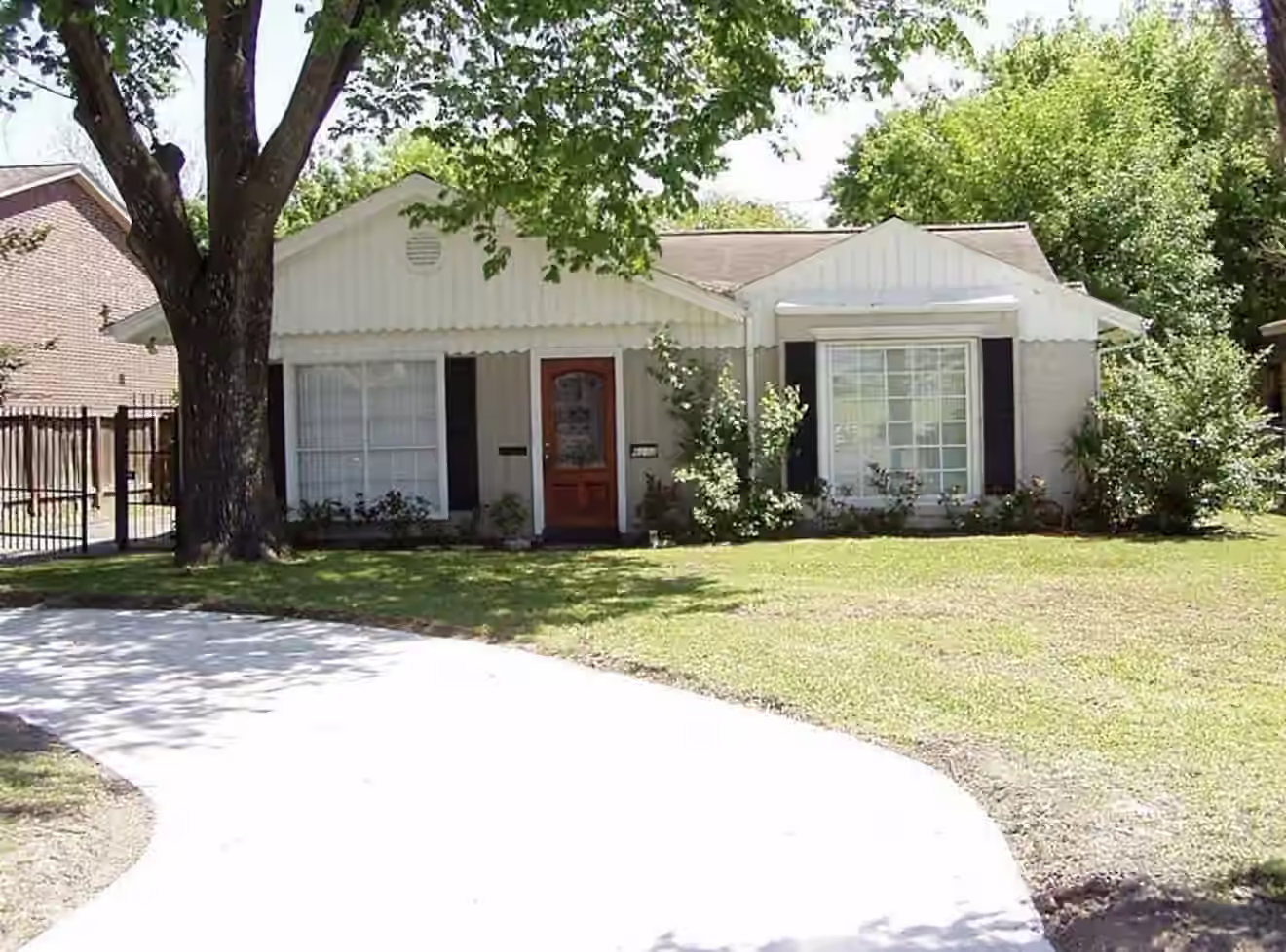 Photo 2 of 6203 S Rice Avenue, Bellaire, TX