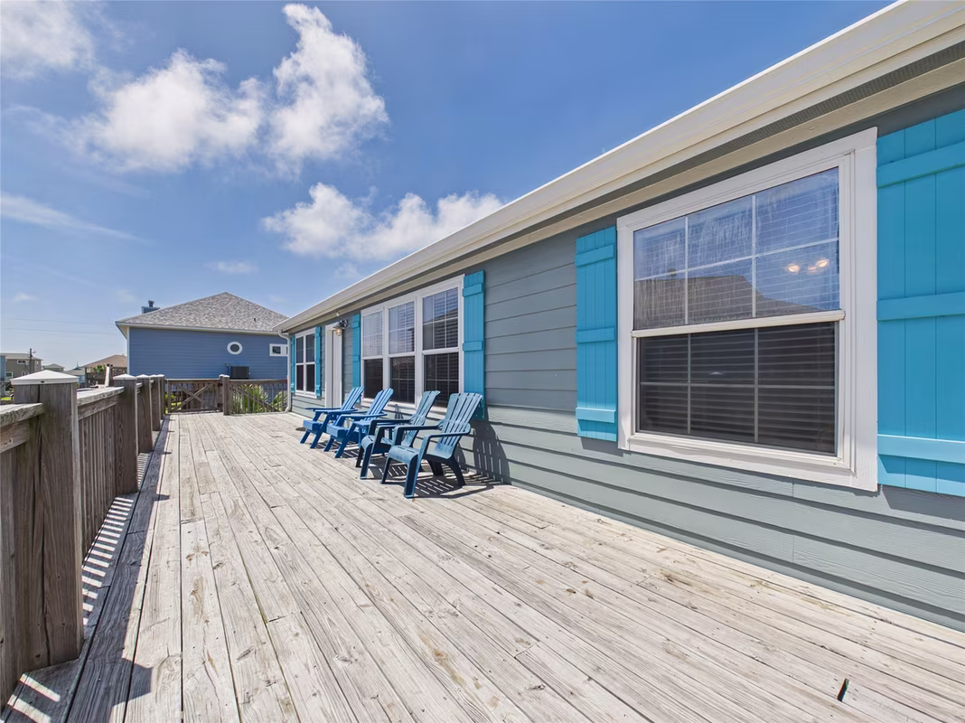 Photo 3 of 905 Meynig Drive, Crystal Beach, TX