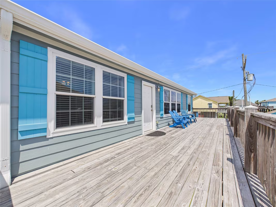 Photo 5 of 905 Meynig Drive, Crystal Beach, TX