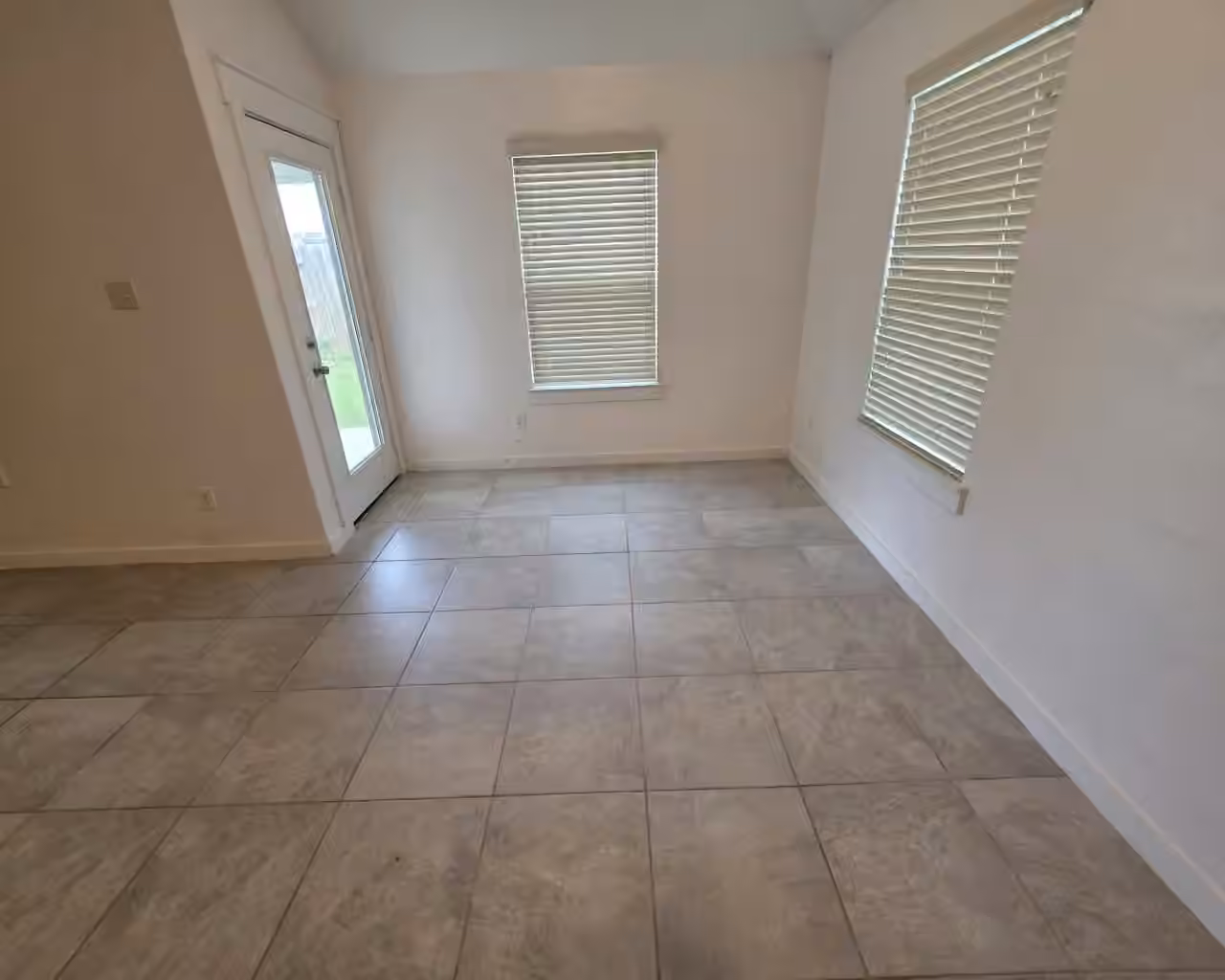 Photo 6 of 9222 Melmack Drive, Rosharon, TX