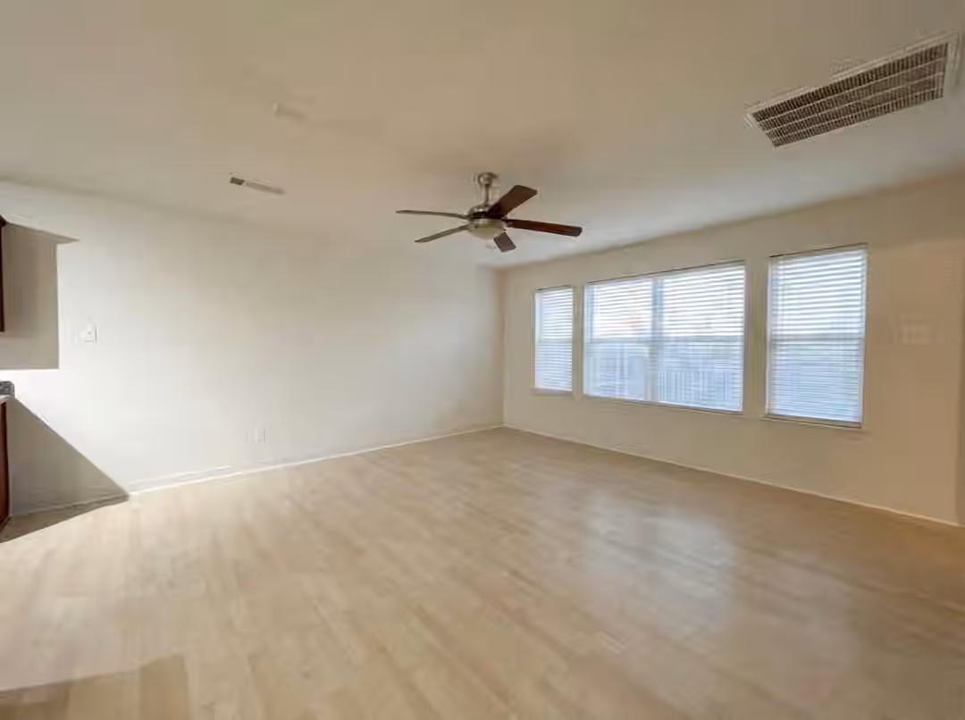 Photo 4 of 1527 Loose Stone Drive, Rosharon, TX