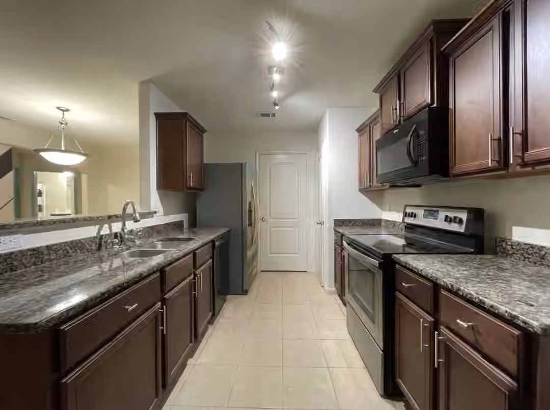Photo 5 of 1527 Loose Stone Drive, Rosharon, TX