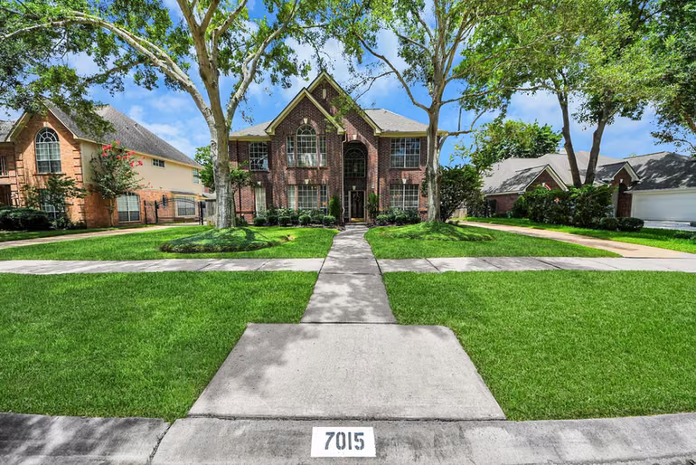 Photo 2 of 7015 Morningside Drive, Sugar Land, TX