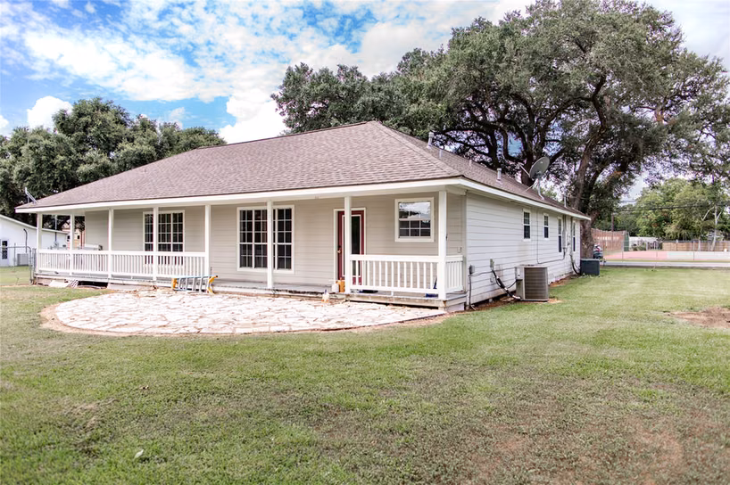 Photo 5 of 403 Leveridge, East Bernard, TX