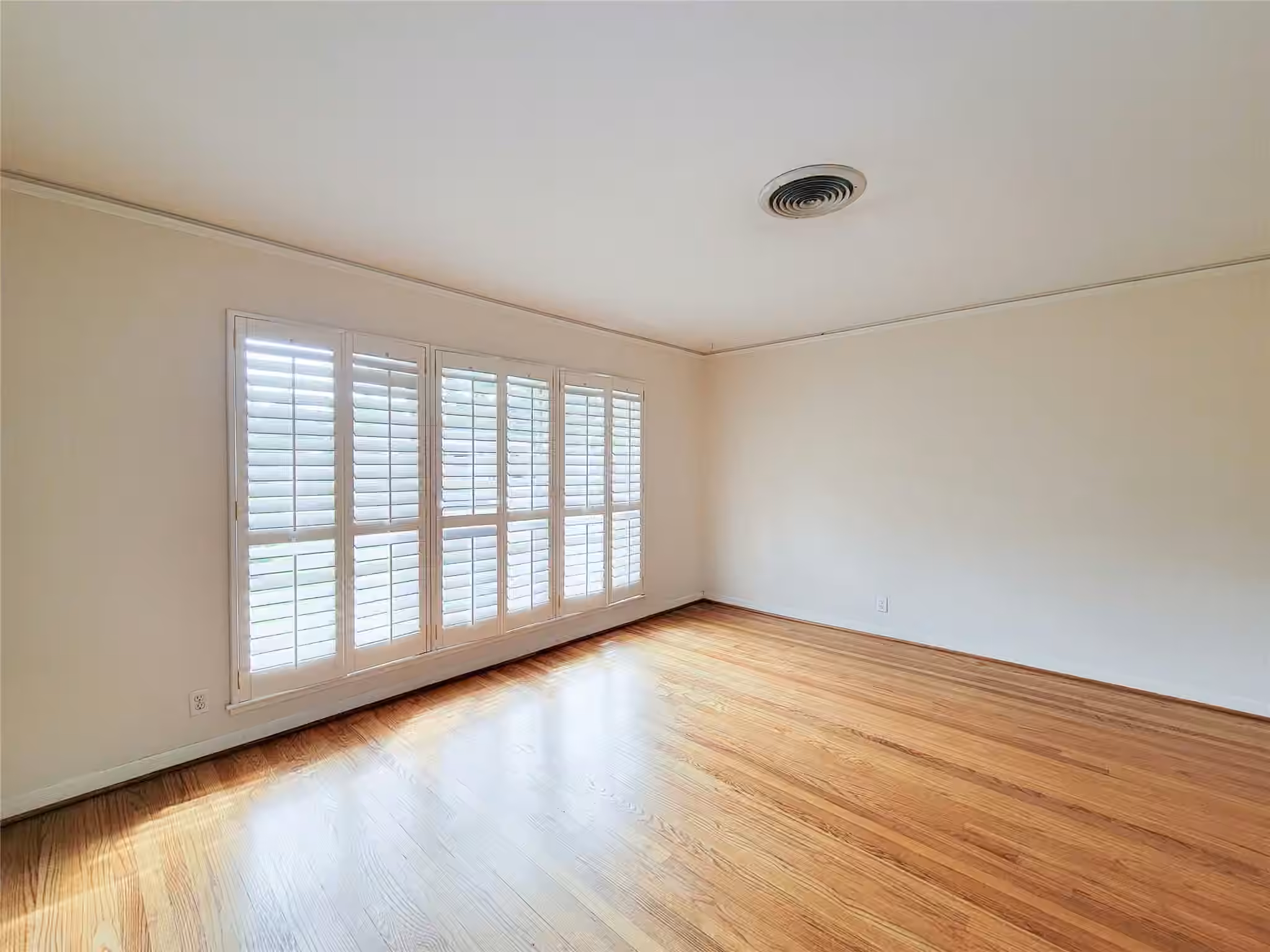 Photo 3 of 5442 Kinglet Street, Houston, TX