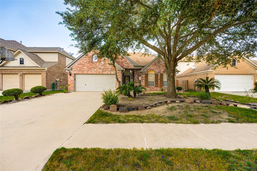 Photo 2 of 16730 Spring Barker Drive, Cypress, TX