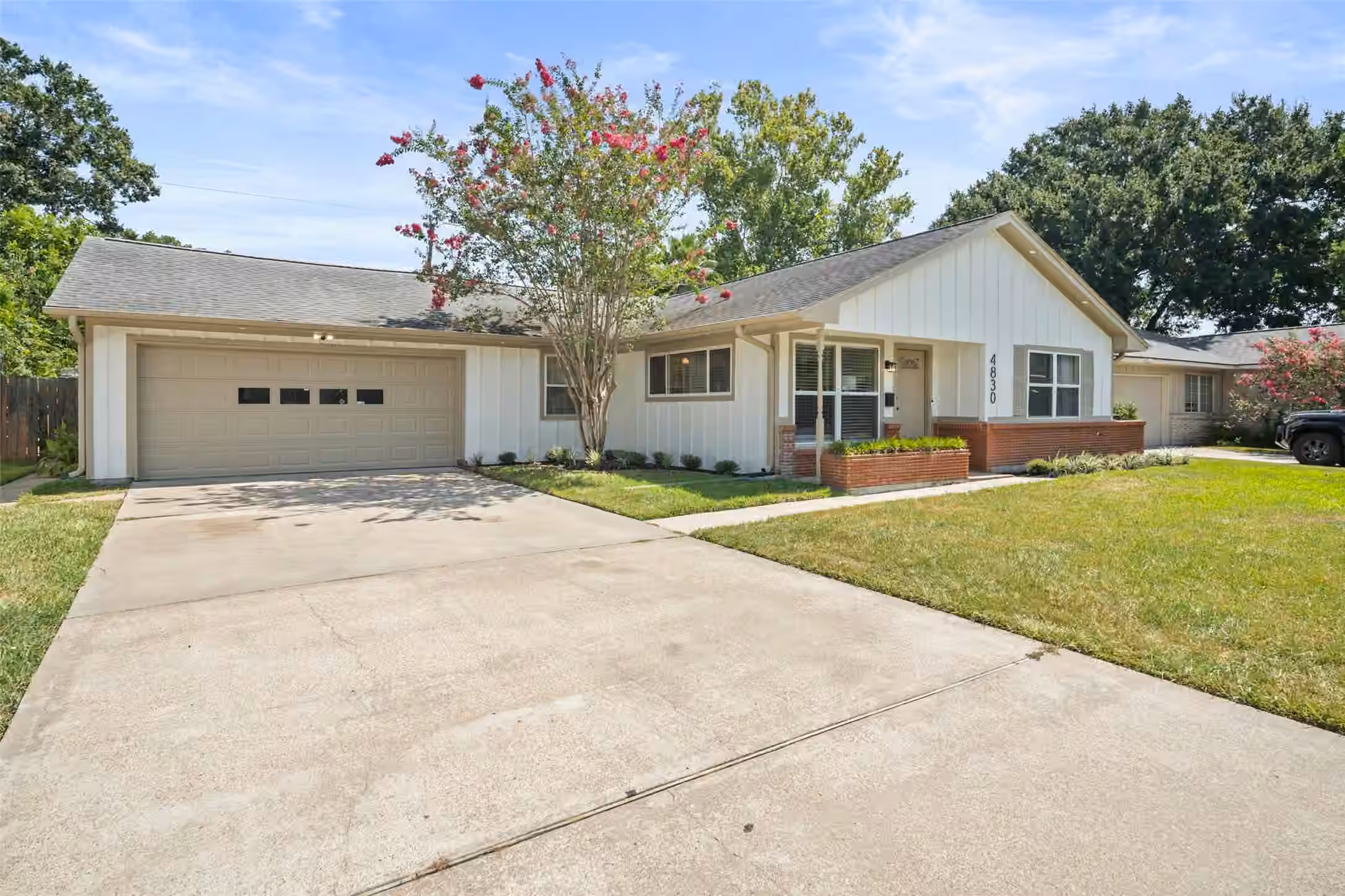 Photo 2 of 4830 Hummingbird Street, Houston, TX