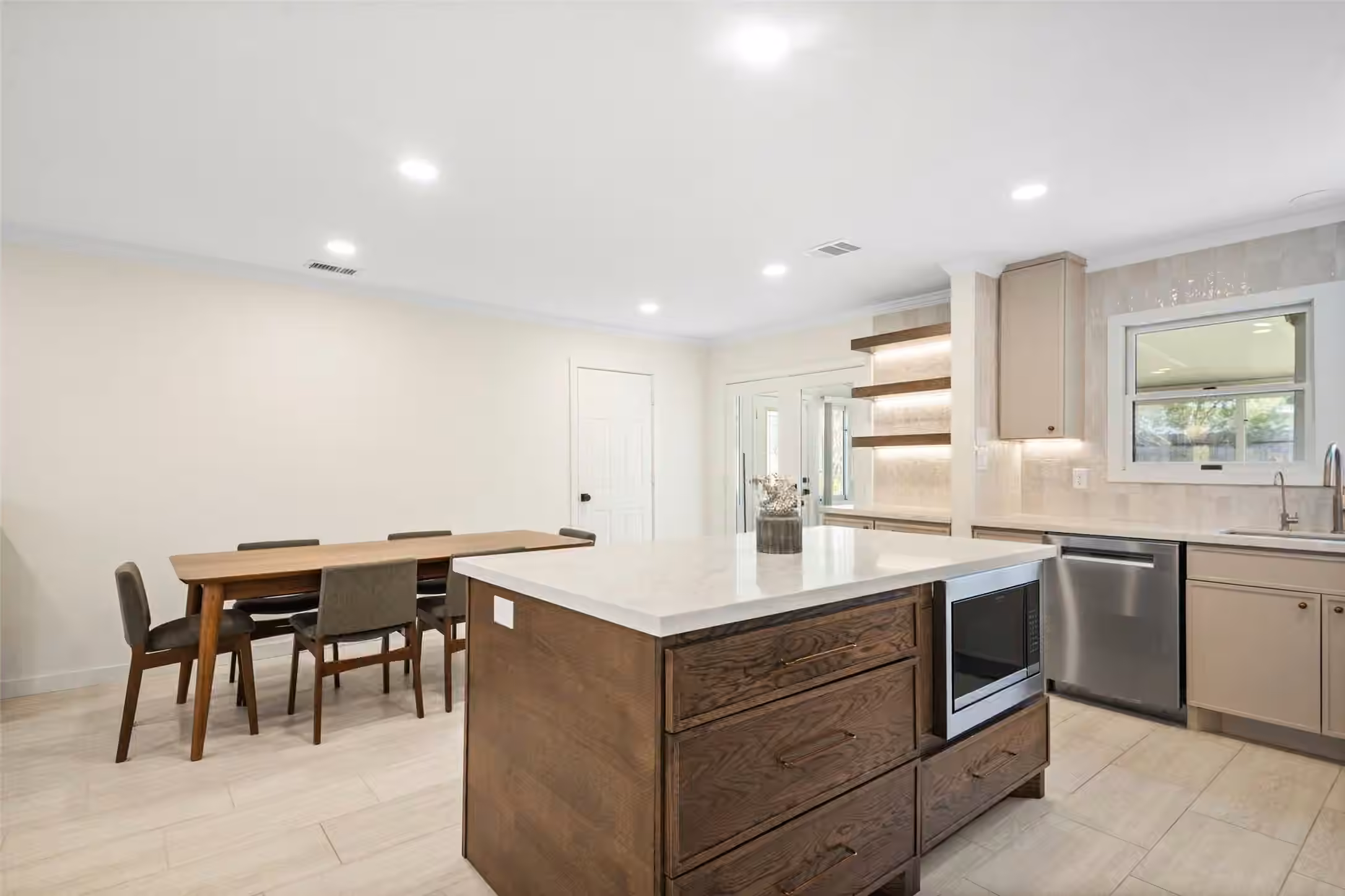 Photo 6 of 4830 Hummingbird Street, Houston, TX