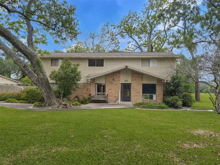 Photo 2 of 102 Post Oak, Lake Jackson, TX