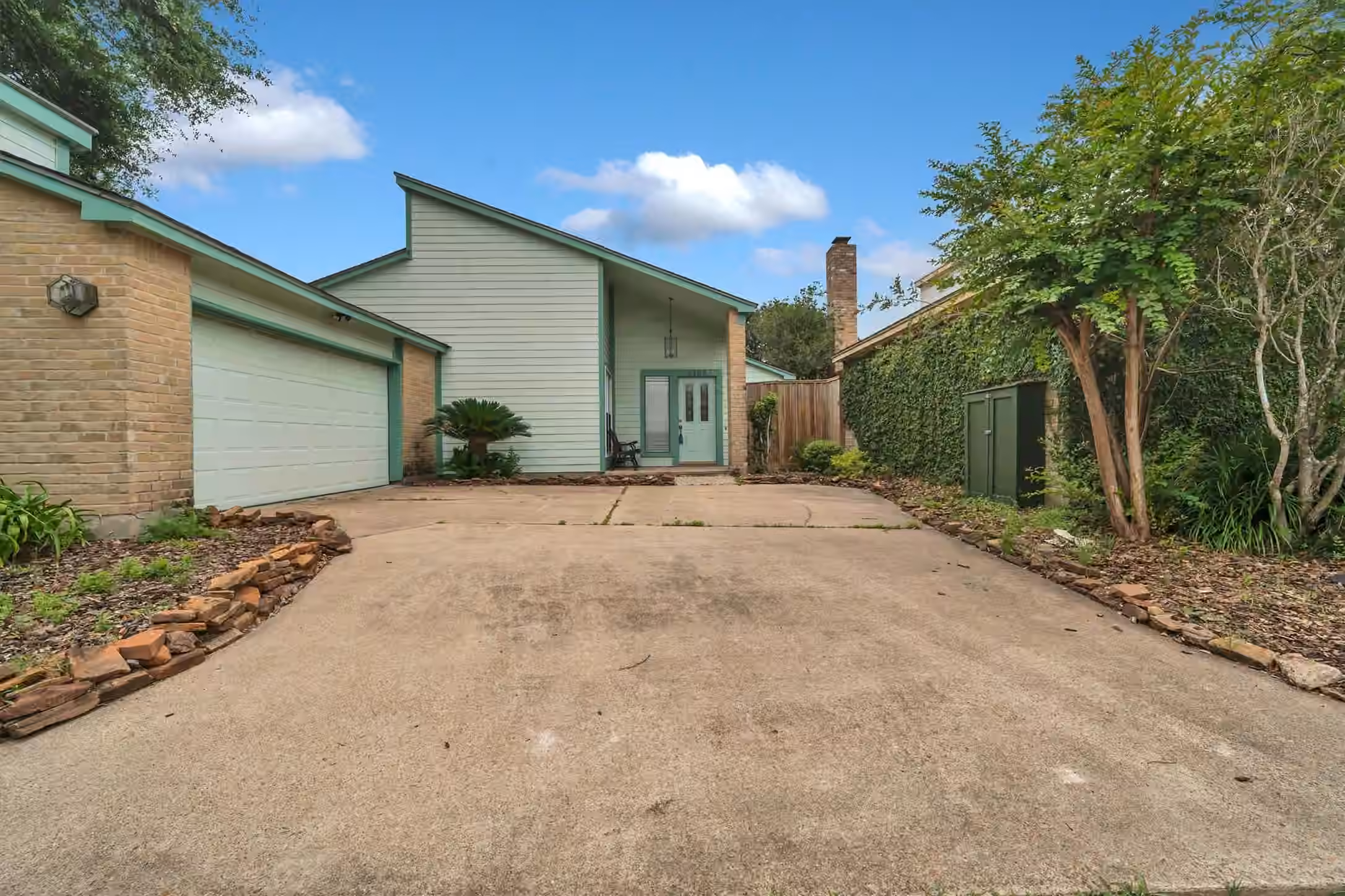 Photo 2 of 2163 Paso Rello Drive, Houston, TX
