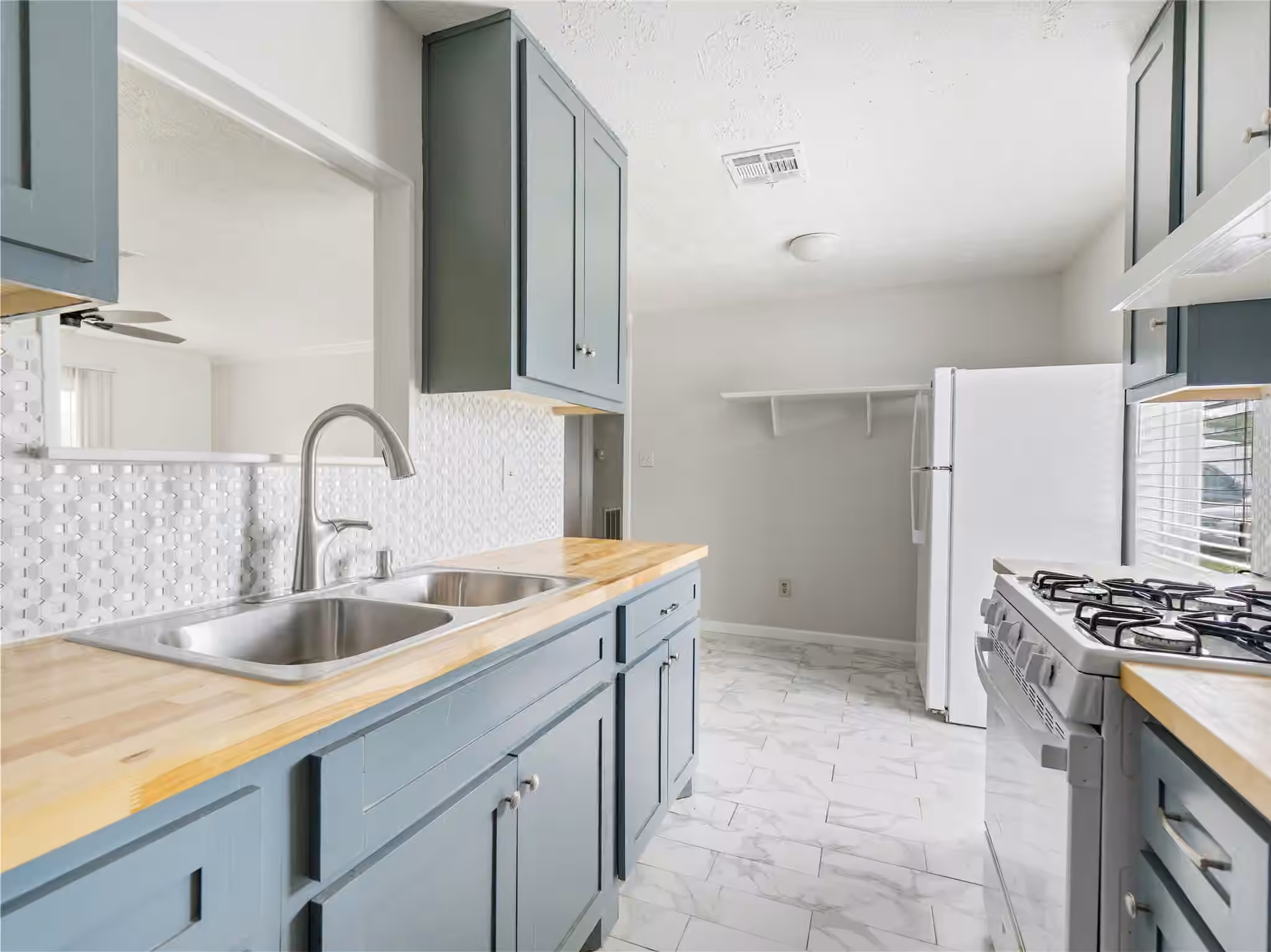 Photo 3 of 11939 Flushing Meadows Drive, Houston, TX