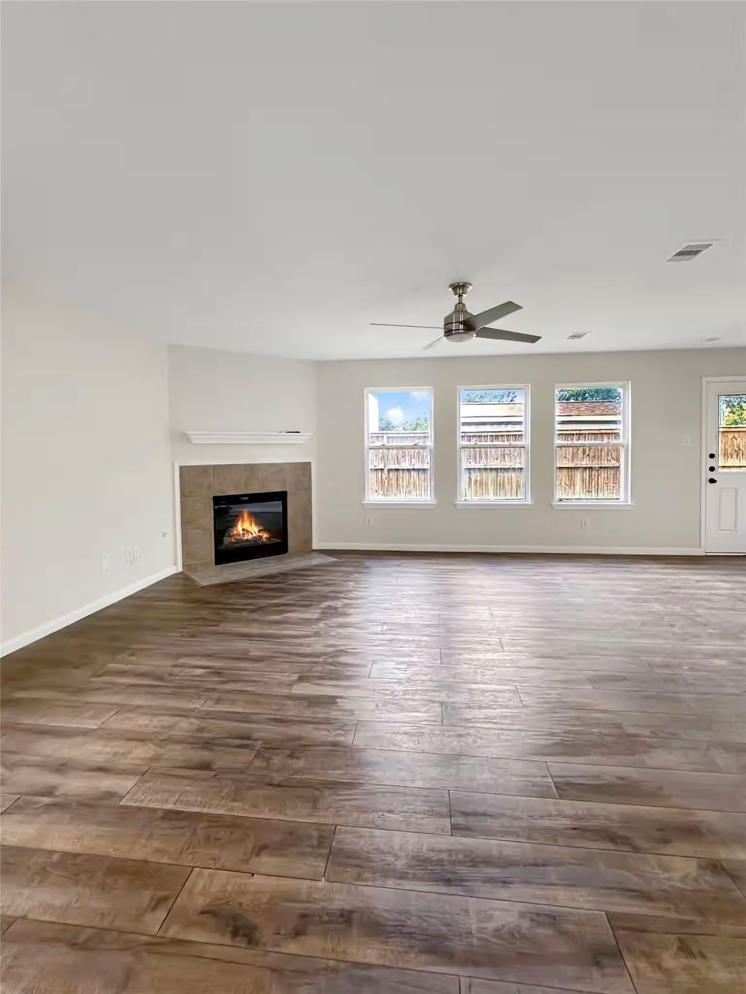 Photo 4 of 11735 Silent Elm Street, Houston, TX