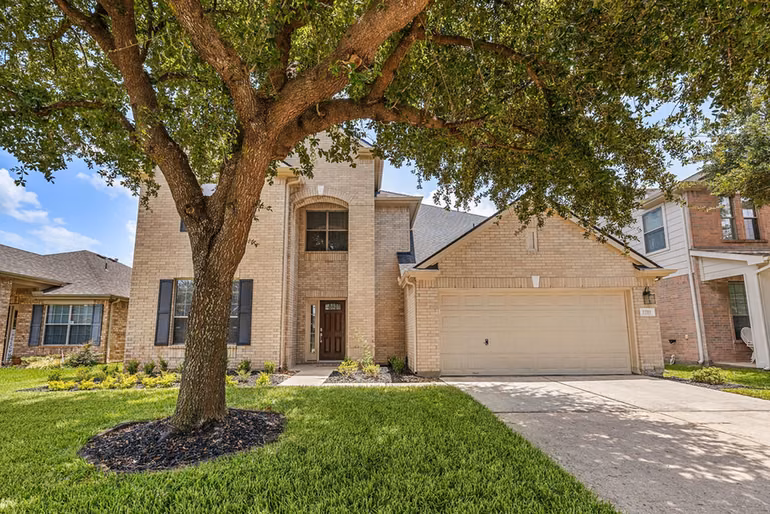 Photo 2 of 3210 Legends Creek Drive, Spring, TX