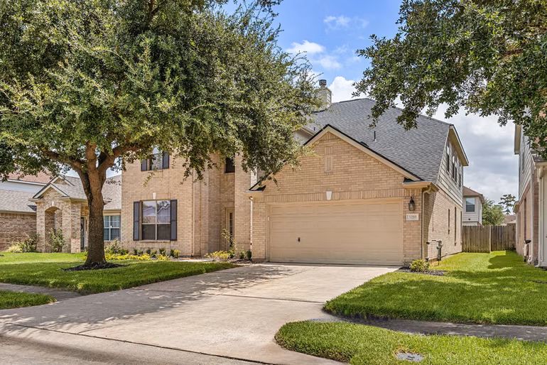 Photo 3 of 3210 Legends Creek Drive, Spring, TX