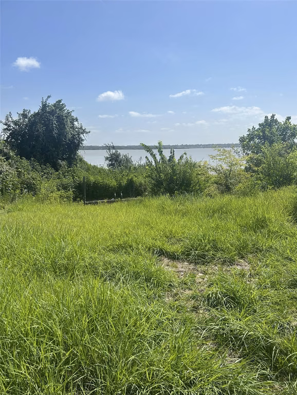 Photo 2 of 1424 Park Drive, Channelview, TX