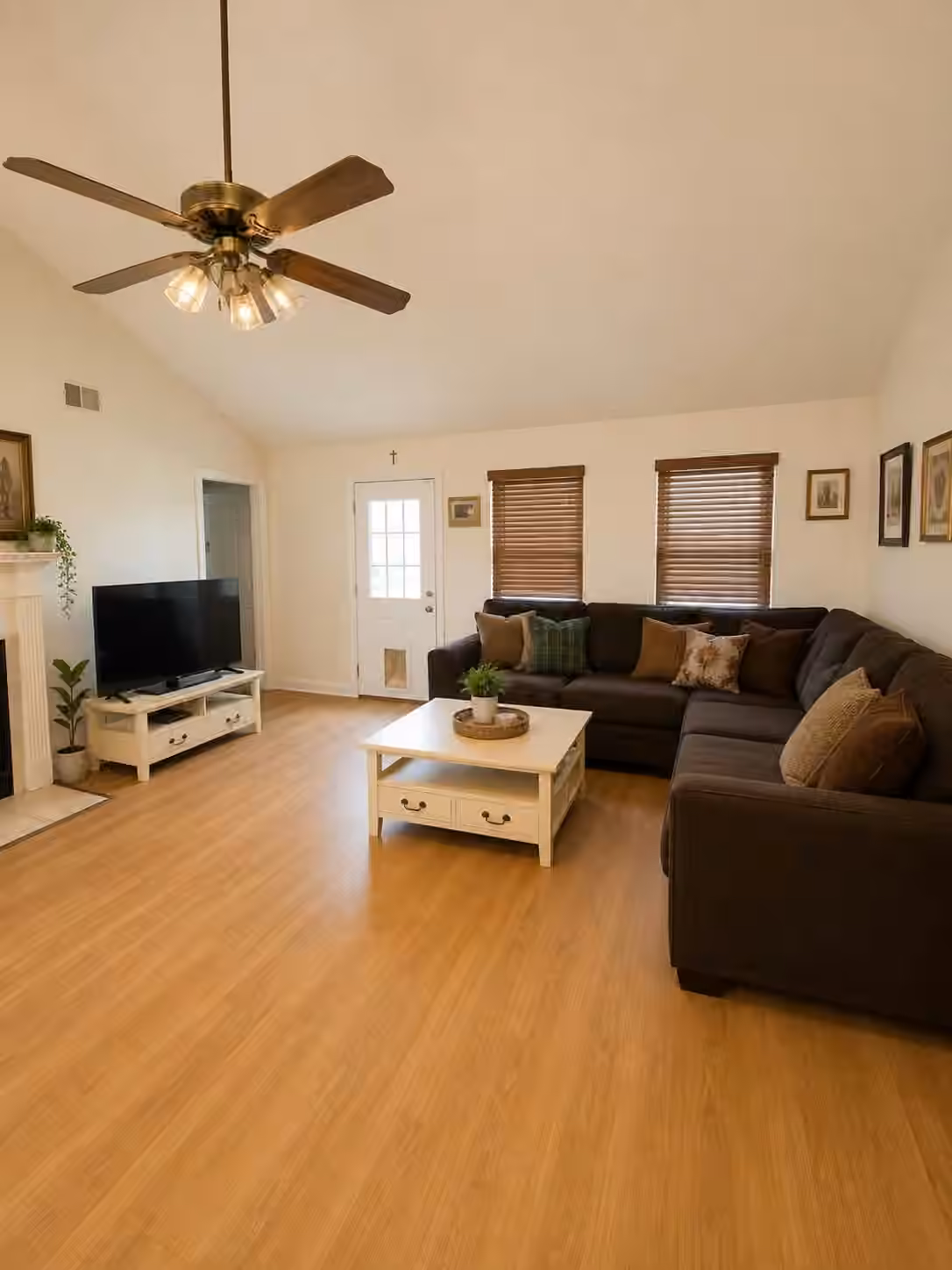 Photo 4 of 4905 Glenview Drive, La Porte, TX