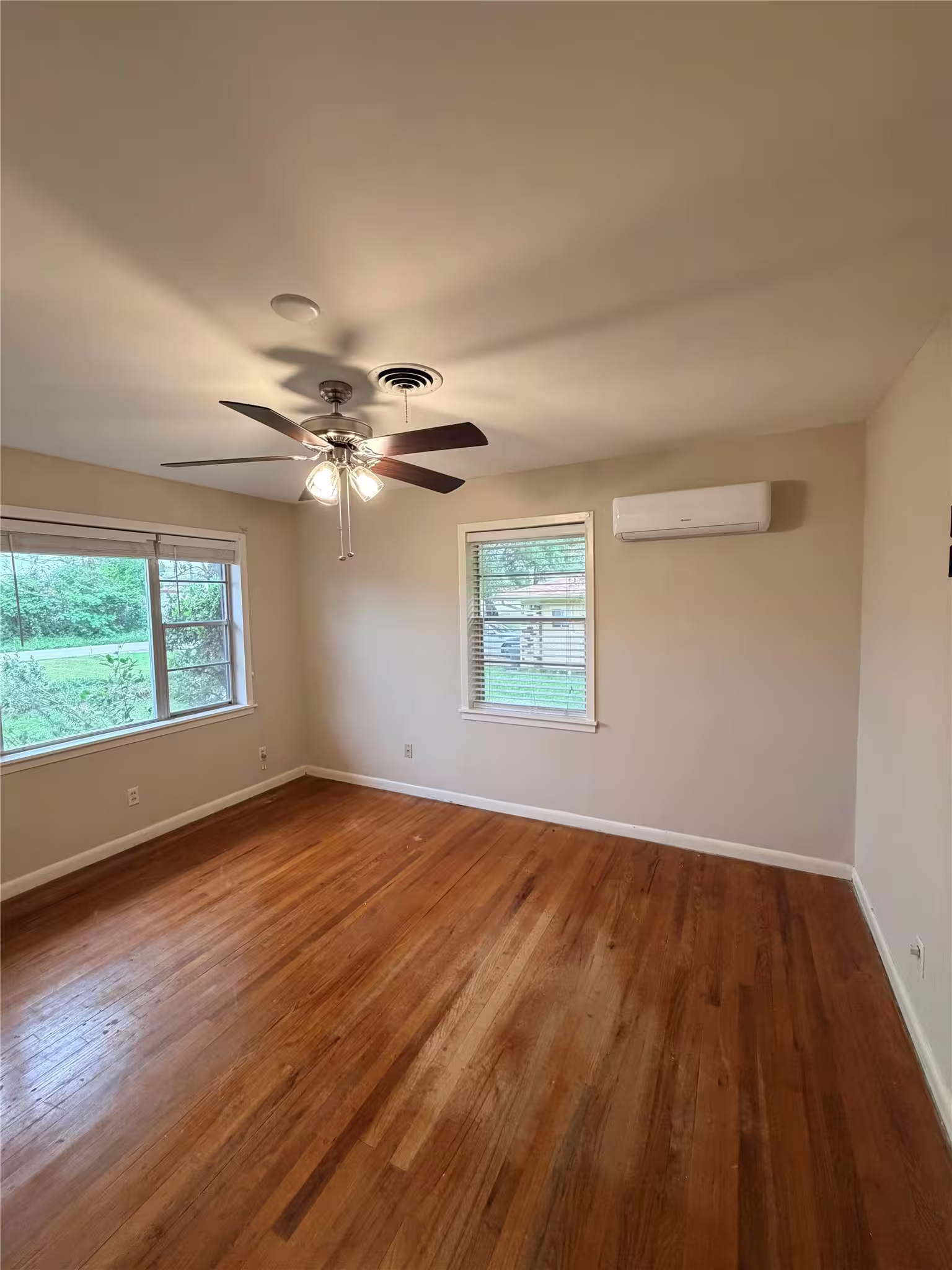 Photo 4 of 2111 Bush Drive, Huntsville, TX