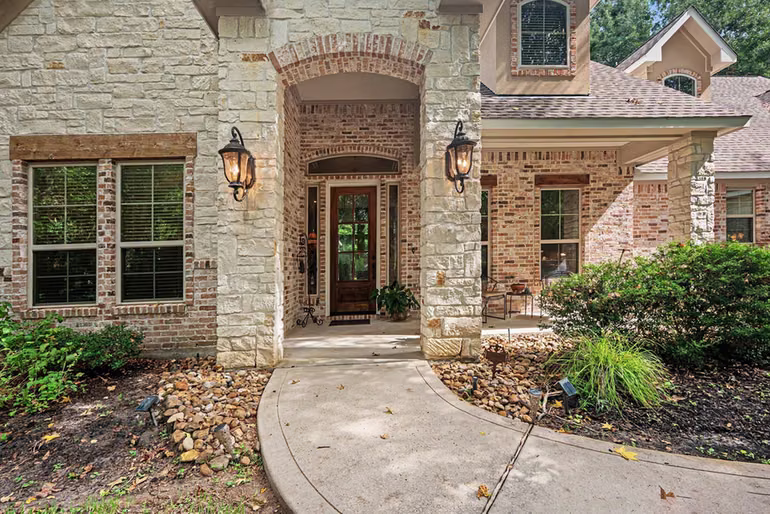 Photo 4 of 19002 Timberlake Oaks Drive, Tomball, TX