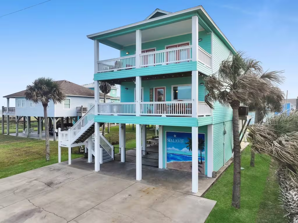 Photo 2 of 931 Bahama Drive, Crystal Beach, TX