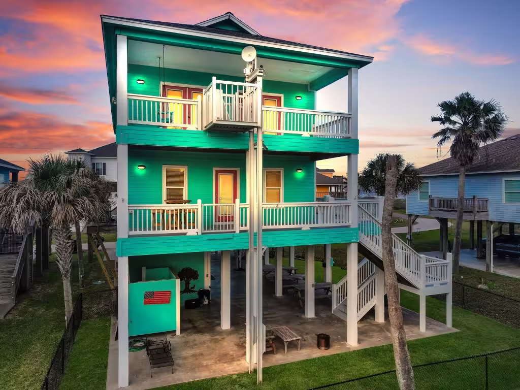 Photo 3 of 931 Bahama Drive, Crystal Beach, TX