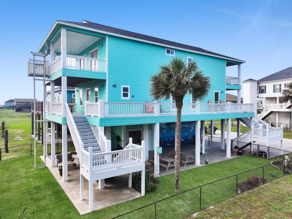 Photo 4 of 931 Bahama Drive, Crystal Beach, TX