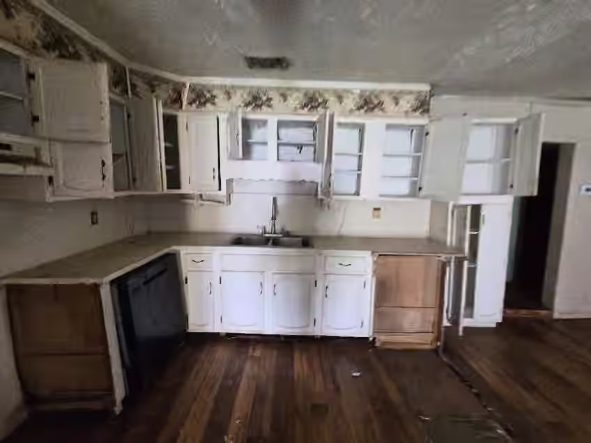 Photo 5 of 16722 Avenue B, Channelview, TX