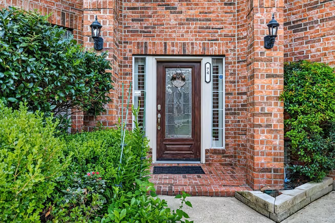 Photo 2 of 74 Oriel Oaks Circle, The Woodlands, TX