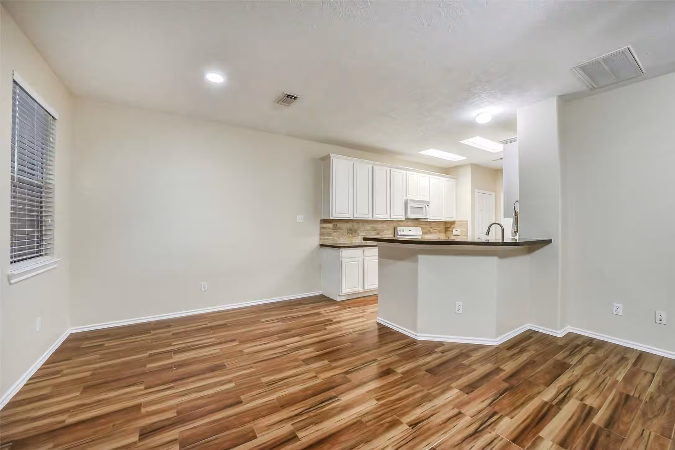 Photo 4 of 75 Summerhaze Circle, The Woodlands, TX