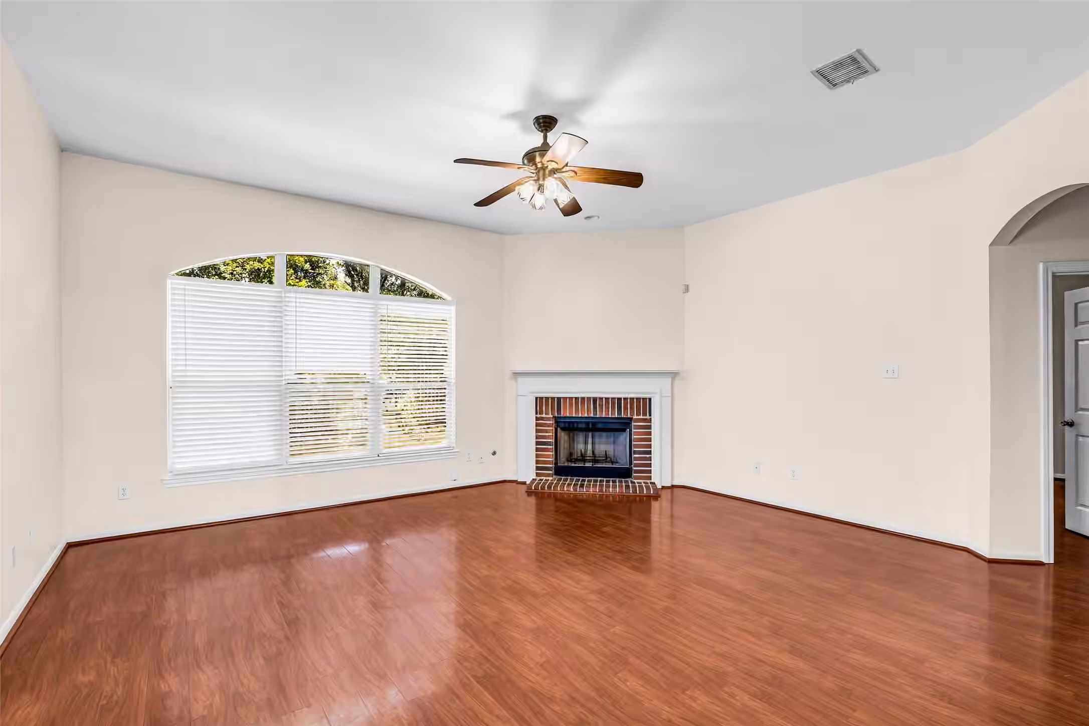 Photo 3 of 9502 Bending Willow Lane, Houston, TX