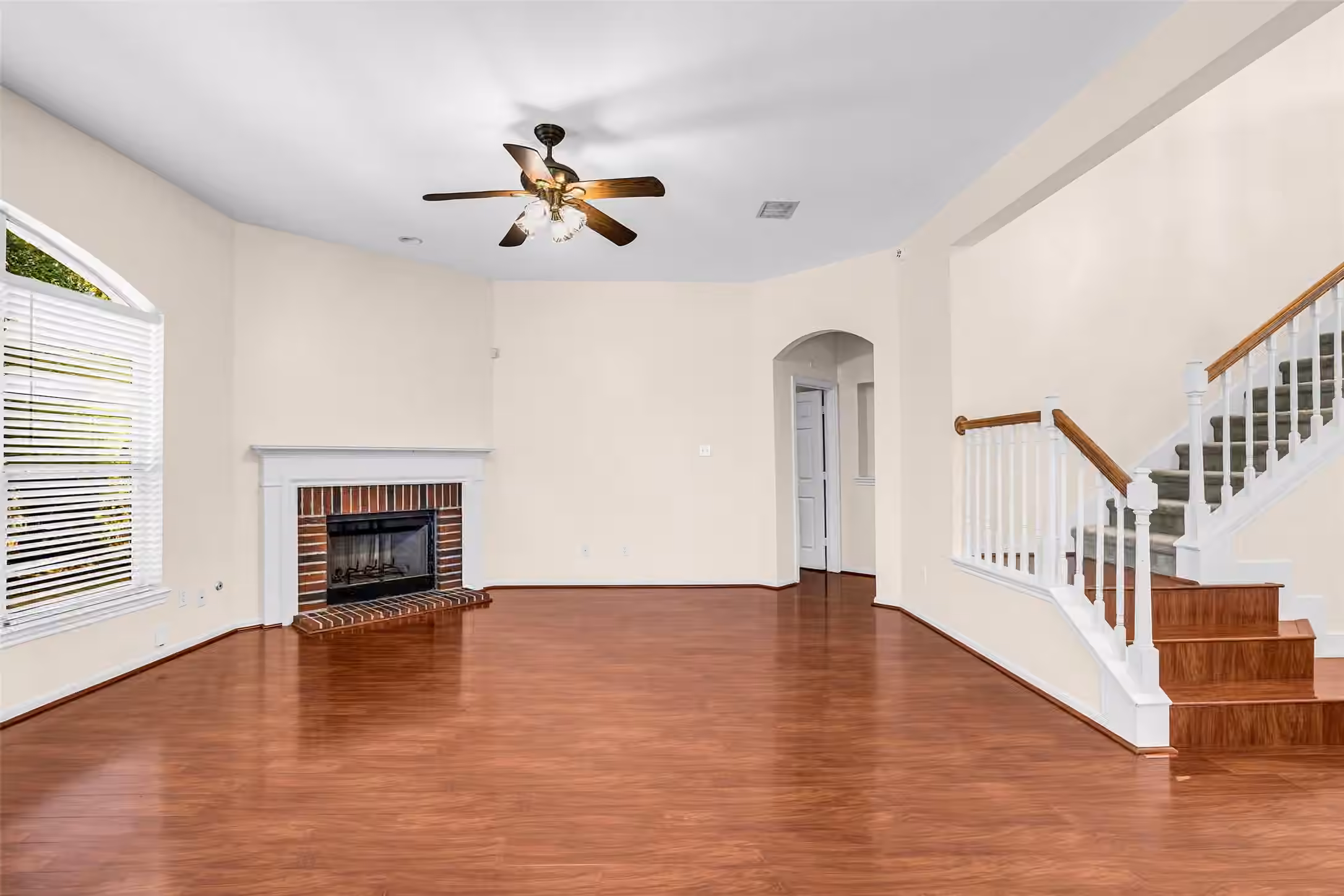 Photo 4 of 9502 Bending Willow Lane, Houston, TX